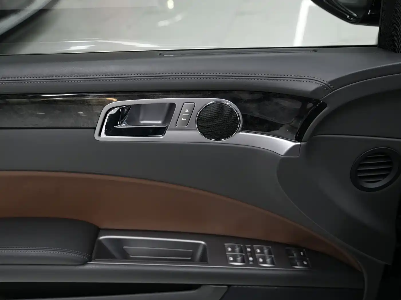 Volkswagen Phaeton 2015 Model 3.0L Exclusive Edition фото 26