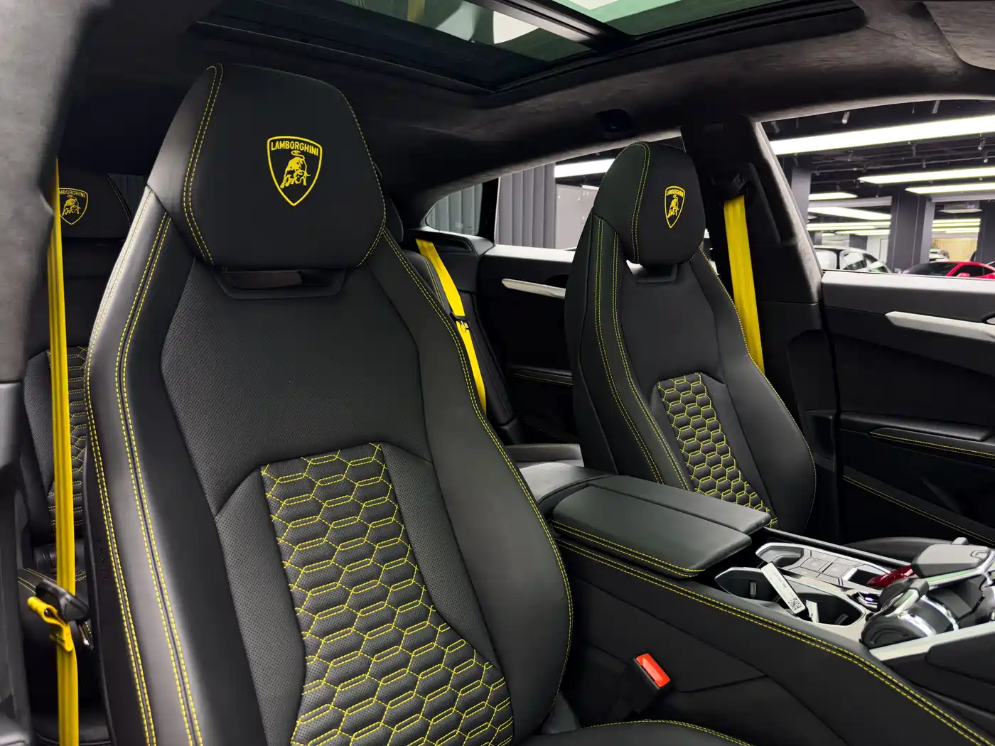 LAMBORGHINI URUS