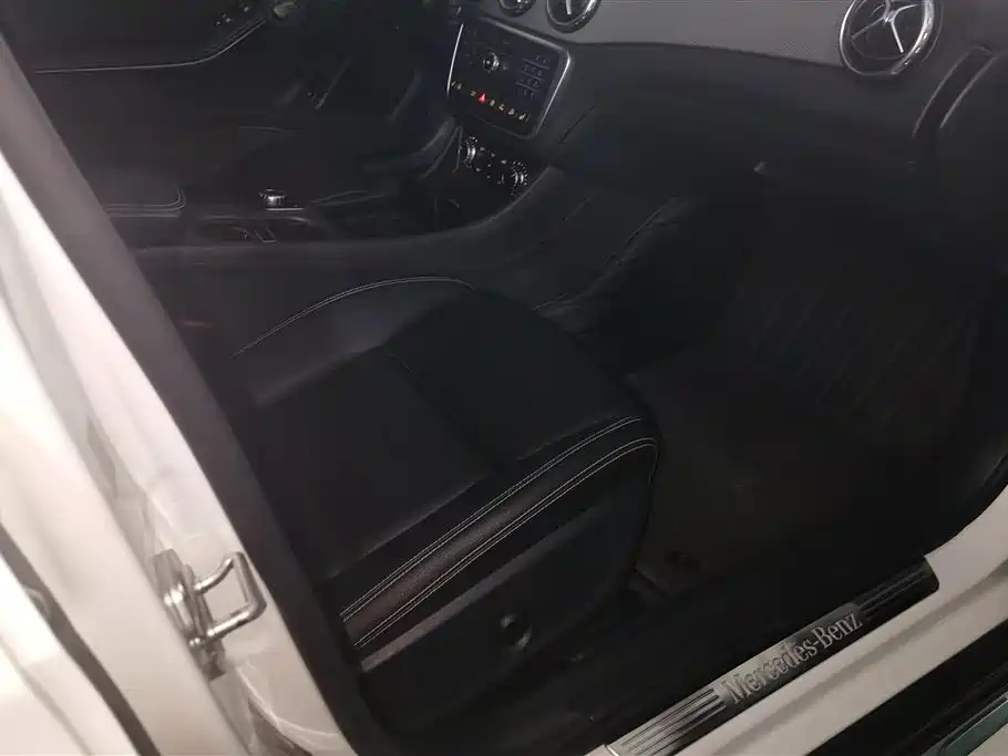 Mercedes-Benz GLA 2017 GLA 220 4MATIC Luxury фото 8
