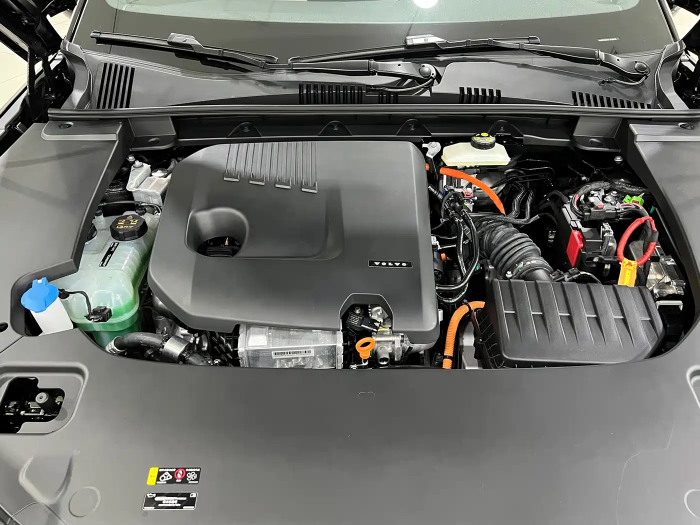 Volvo XC70 Plug-in Hybrid 2026 2025 Standard