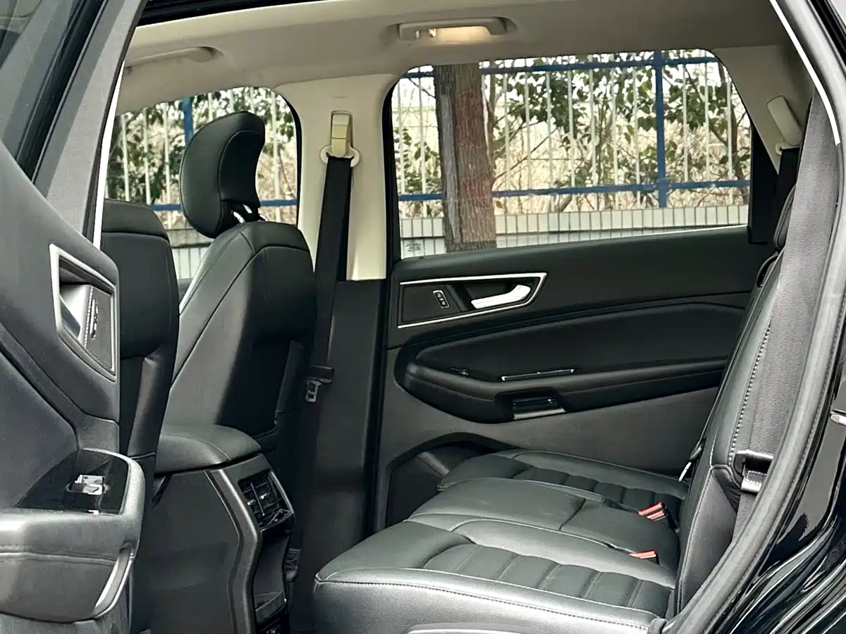 Фото 15 - Ford Edge