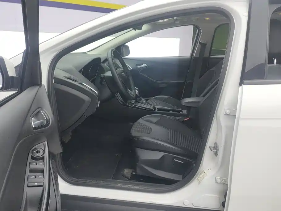 Ford Focus 2019 2018 Hatchback Classic 1.6L Automatic Trend Smart Edition