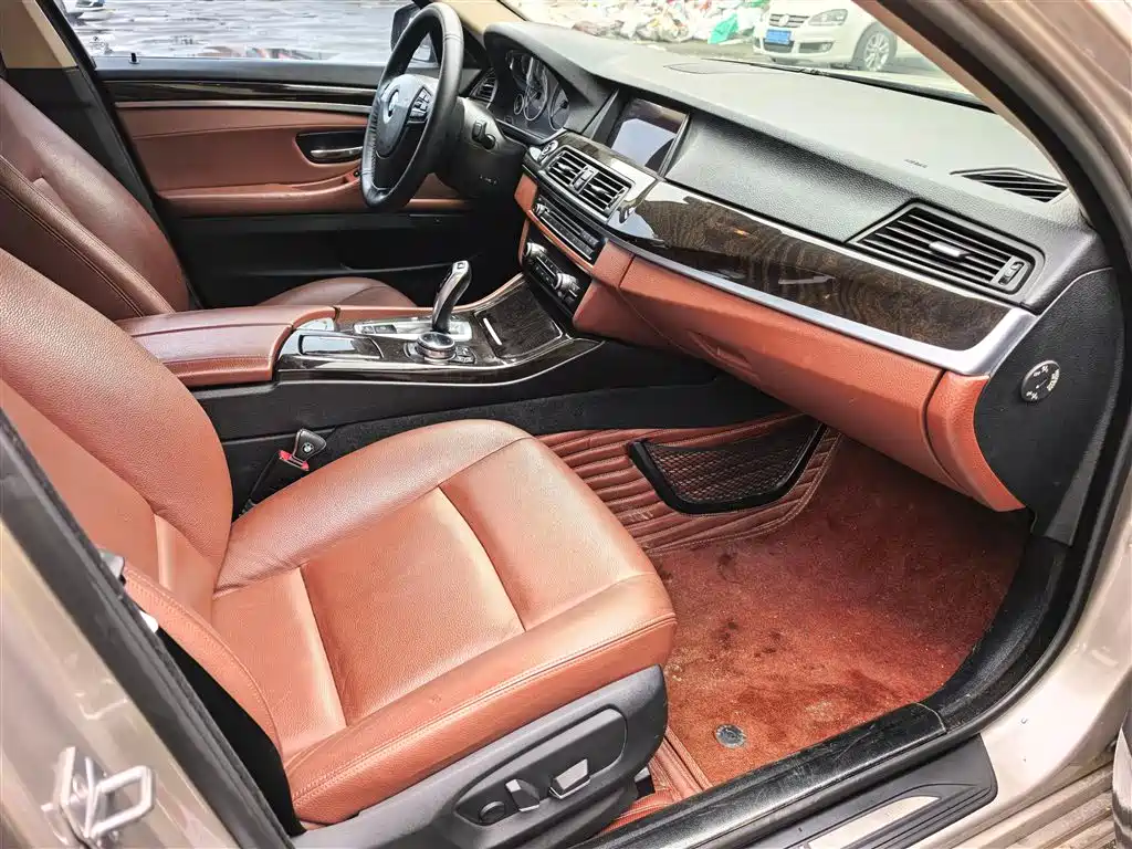 BMW 5 Series 2013 530Li Leadership фото 6