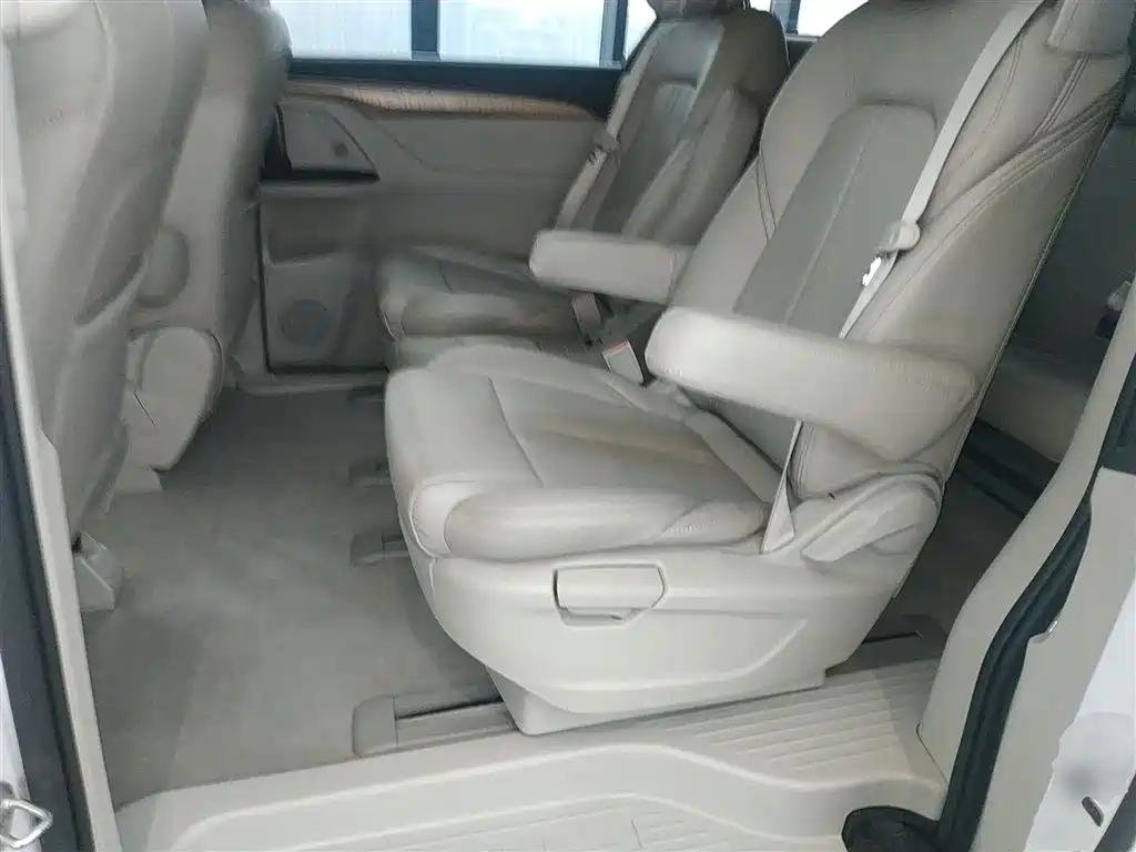 Buick GL8 2017 ES 28T Comfort Type China V фото 17