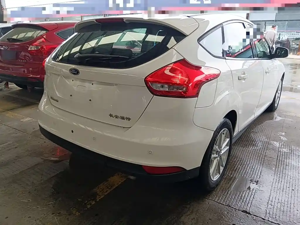 Фото 7 - Ford Focus