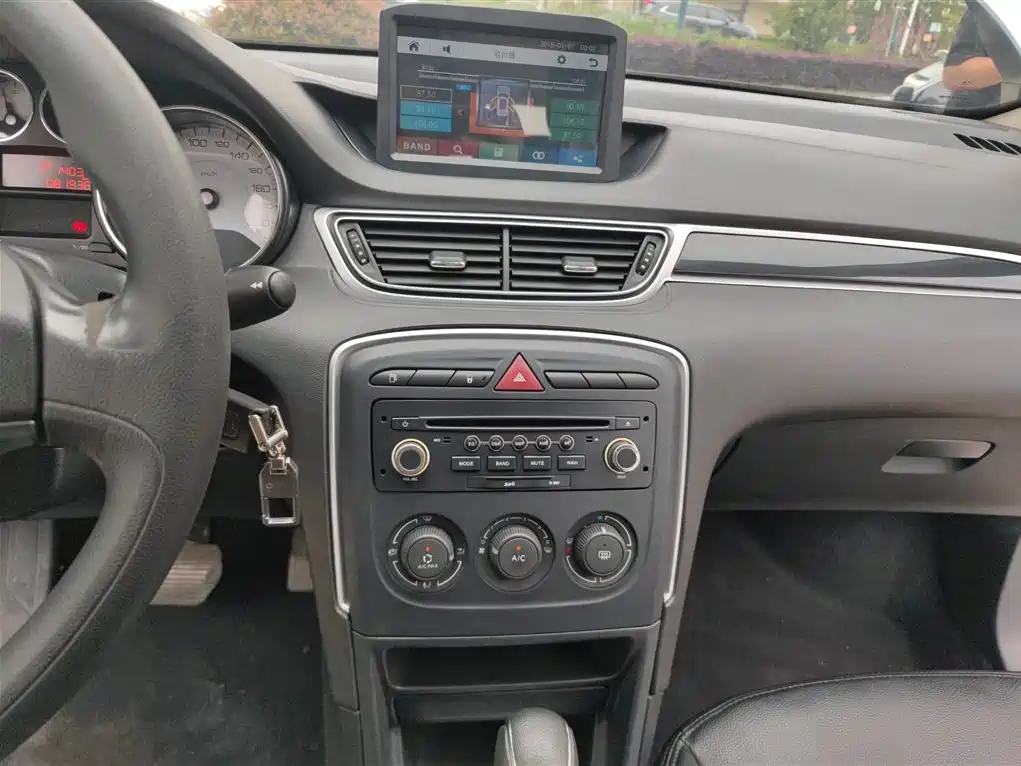 Peugeot 308 2014 Model Joy Edition Classic 1.6L Automatic Superior Style фото 6