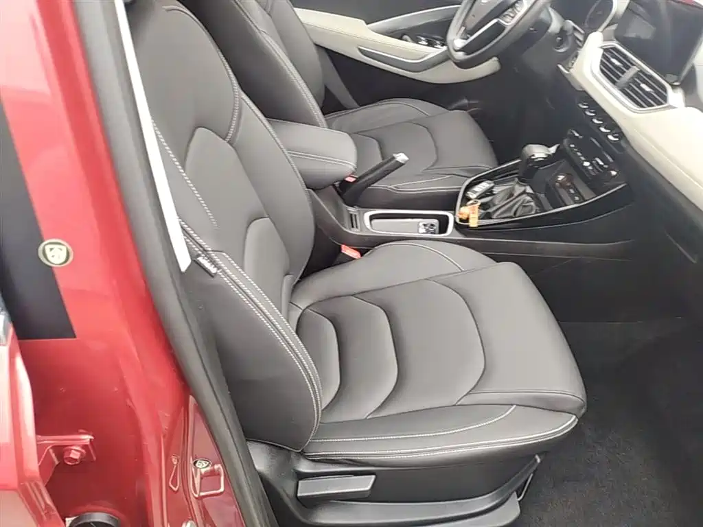 Baojun 530 2019 2019 1.5T CVT Luxury 7-seater China V