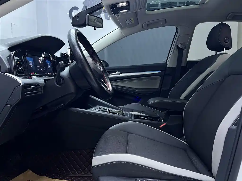 Volkswagen Golf 2023 Facelift 280TSI DSG Pro фото 10