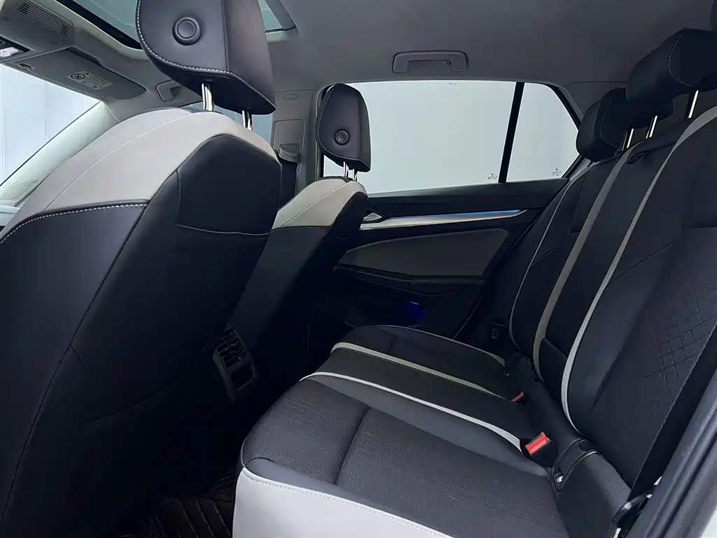 Volkswagen Golf 2023 Facelift 280TSI DSG Pro фото 12