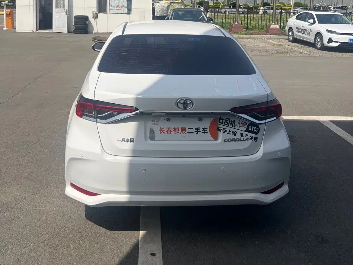 Toyota Corolla 2021 TNGA 1.5L CVT Elite Edition фото 4