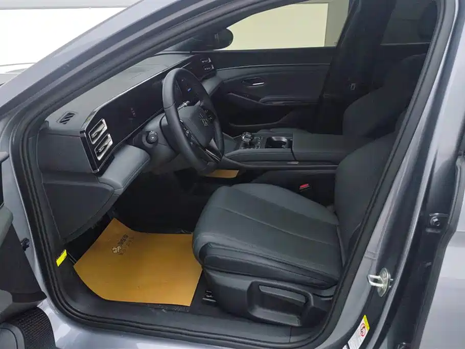 BYD Qin L 2024 DM-i 80KM Leading Edition фото 9