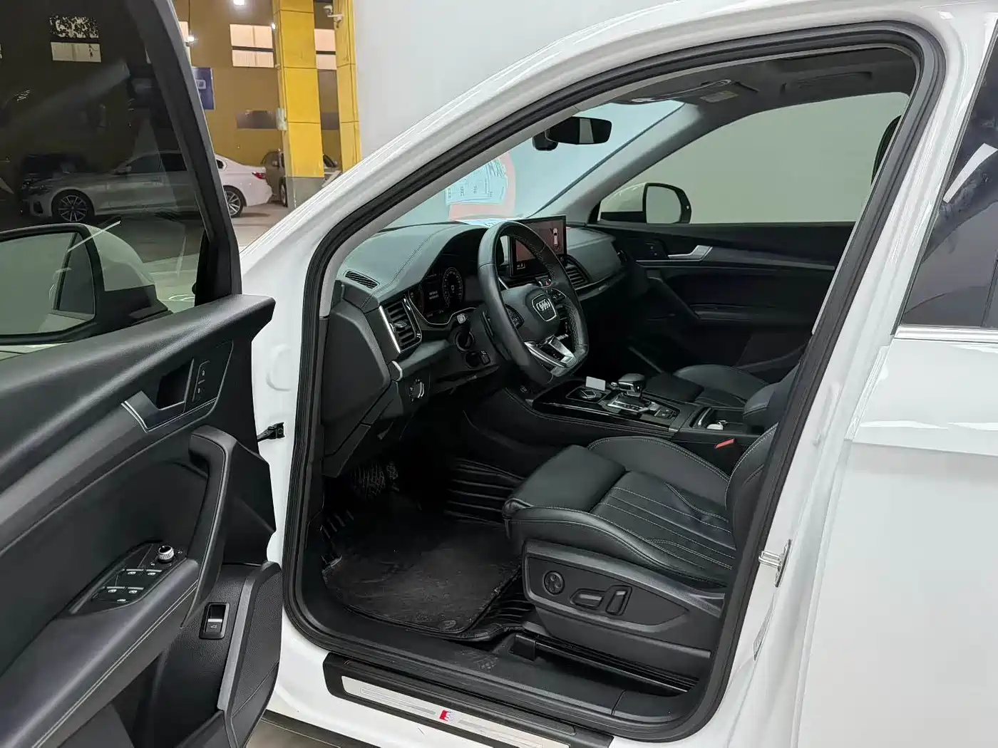 Audi Q5L 2022 40T Luxury Dynamic фото 4