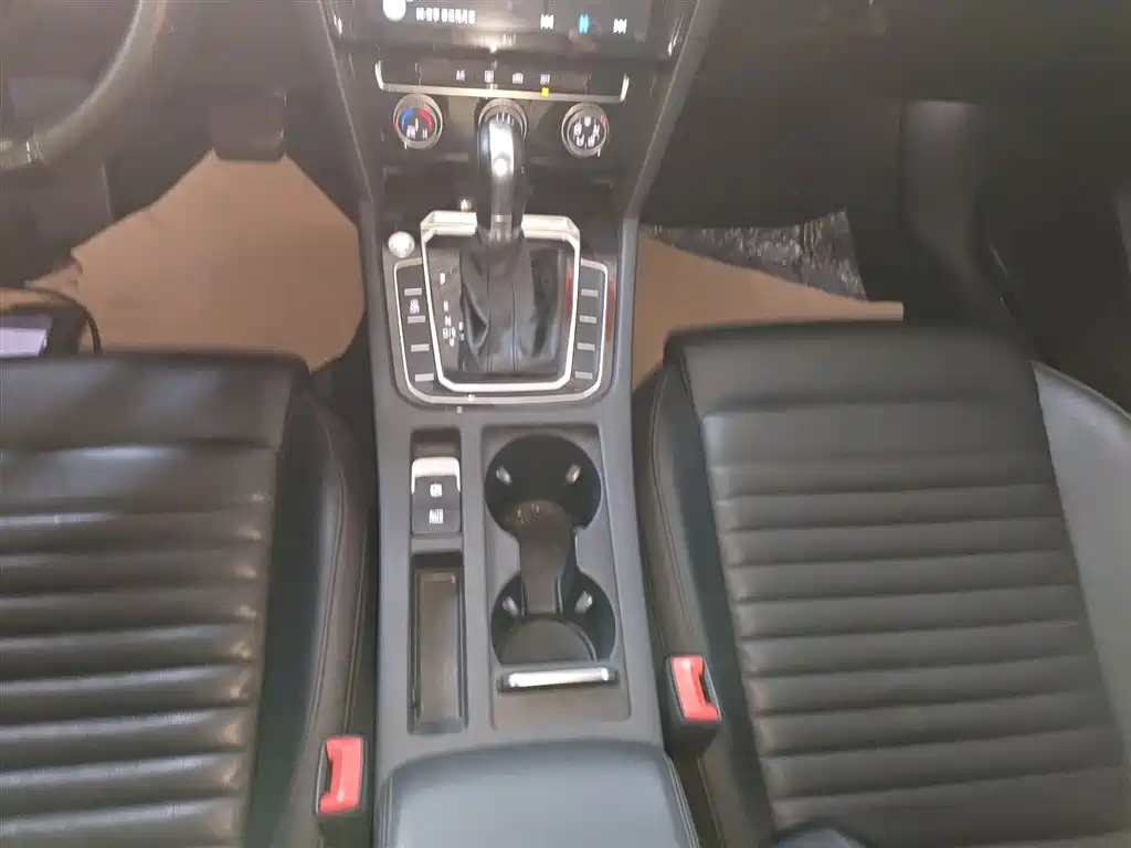 Volkswagen Magotan 2018 330TSI DSG Leading фото 9