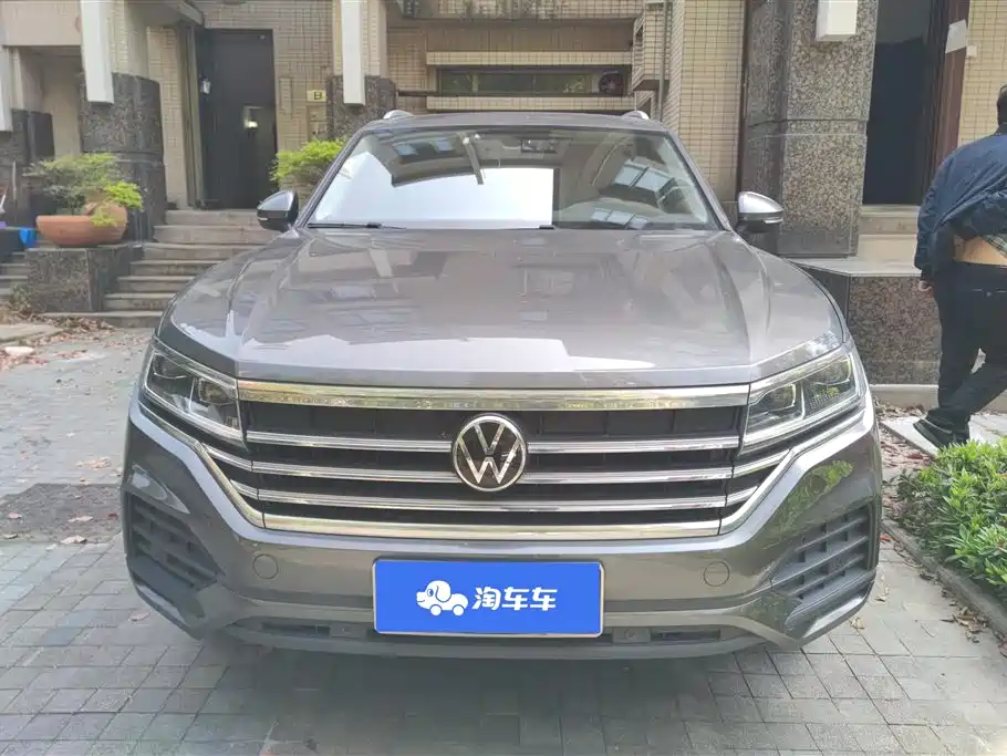 VOLKSWAGEN TOUAREG