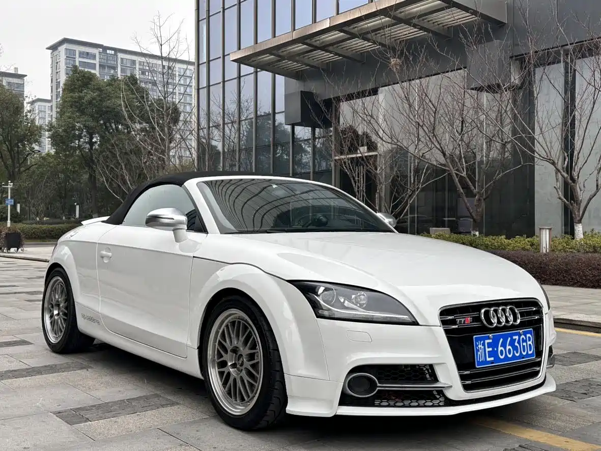 Audi TTS 2011 Model TTS Roadster 2.0TFSI quattro фото 3