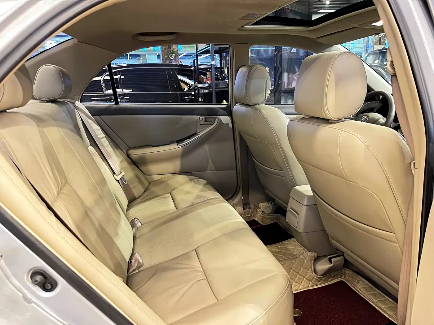 Toyota Corolla 2011 1.6L Automatic Luxury Edition фото 24
