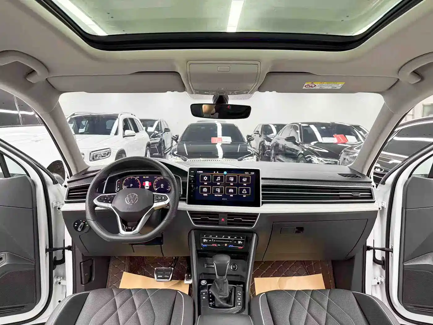 Volkswagen Tiguan L 2024 330TSI Automatic 2WD R-Line Premium Enjoyment Edition фото 9