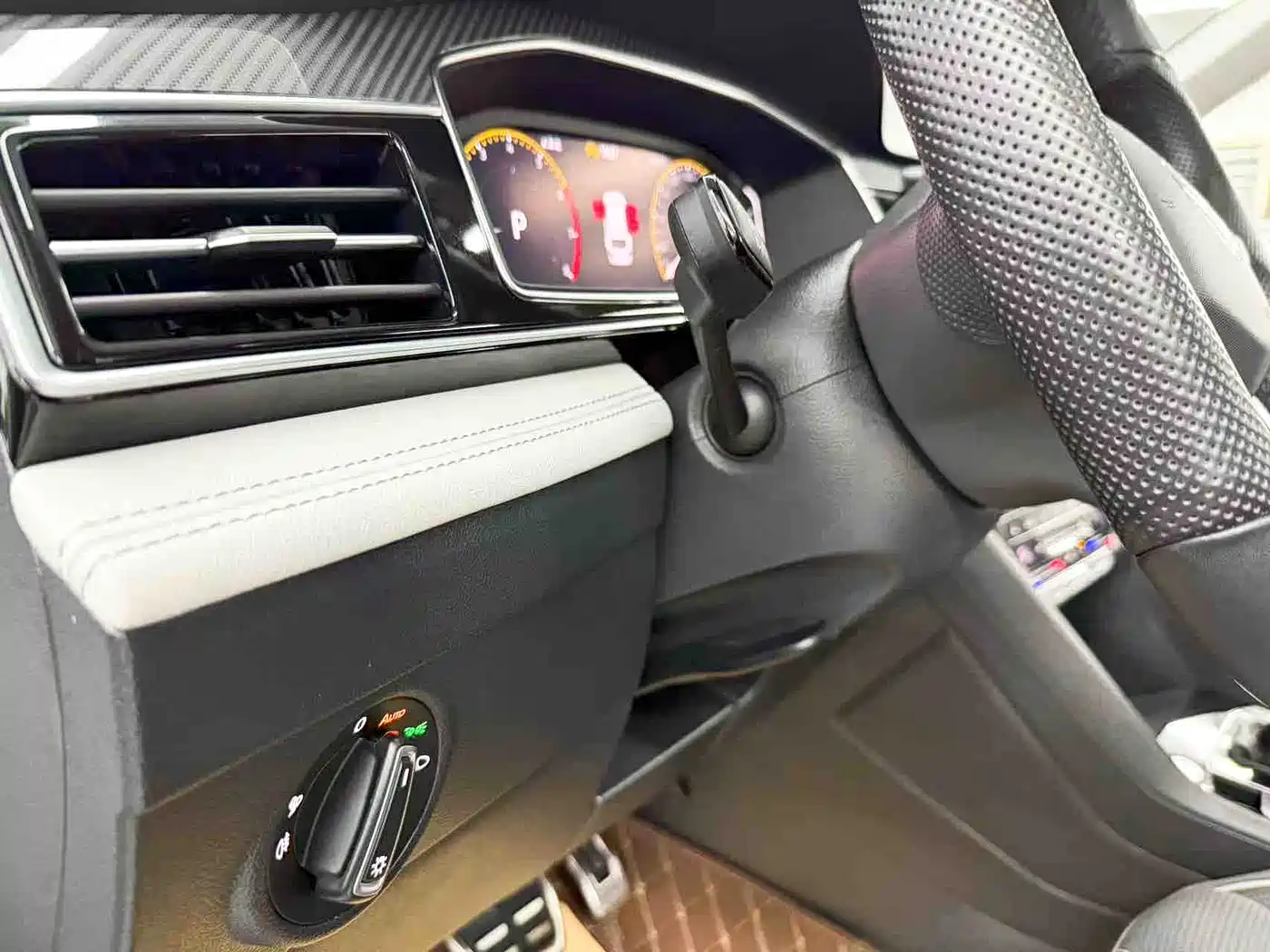 Volkswagen Tiguan L 2024 330TSI Automatic 2WD R-Line Premium Enjoyment Edition фото 14