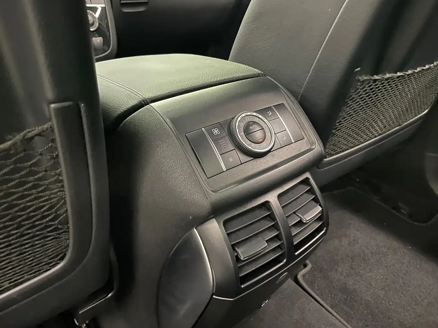 Mercedes-Benz R-Class 2017 R 320 4MATIC Business Collector's Edition фото 37