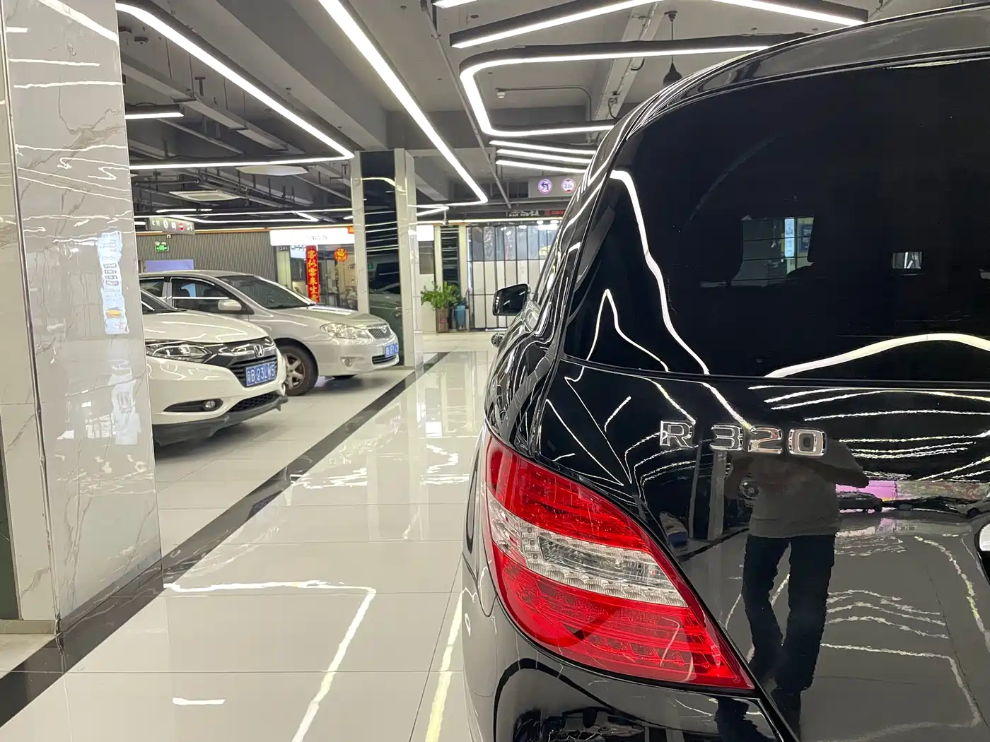 Mercedes-Benz R-Class 2017 R 320 4MATIC Business Collector's Edition фото 44