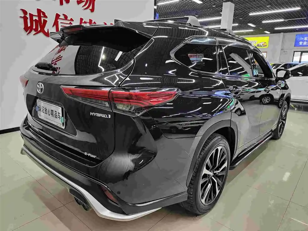 Toyota Crown Kluger 2022 2.5L HEV 4WD Premium Edition фото 4