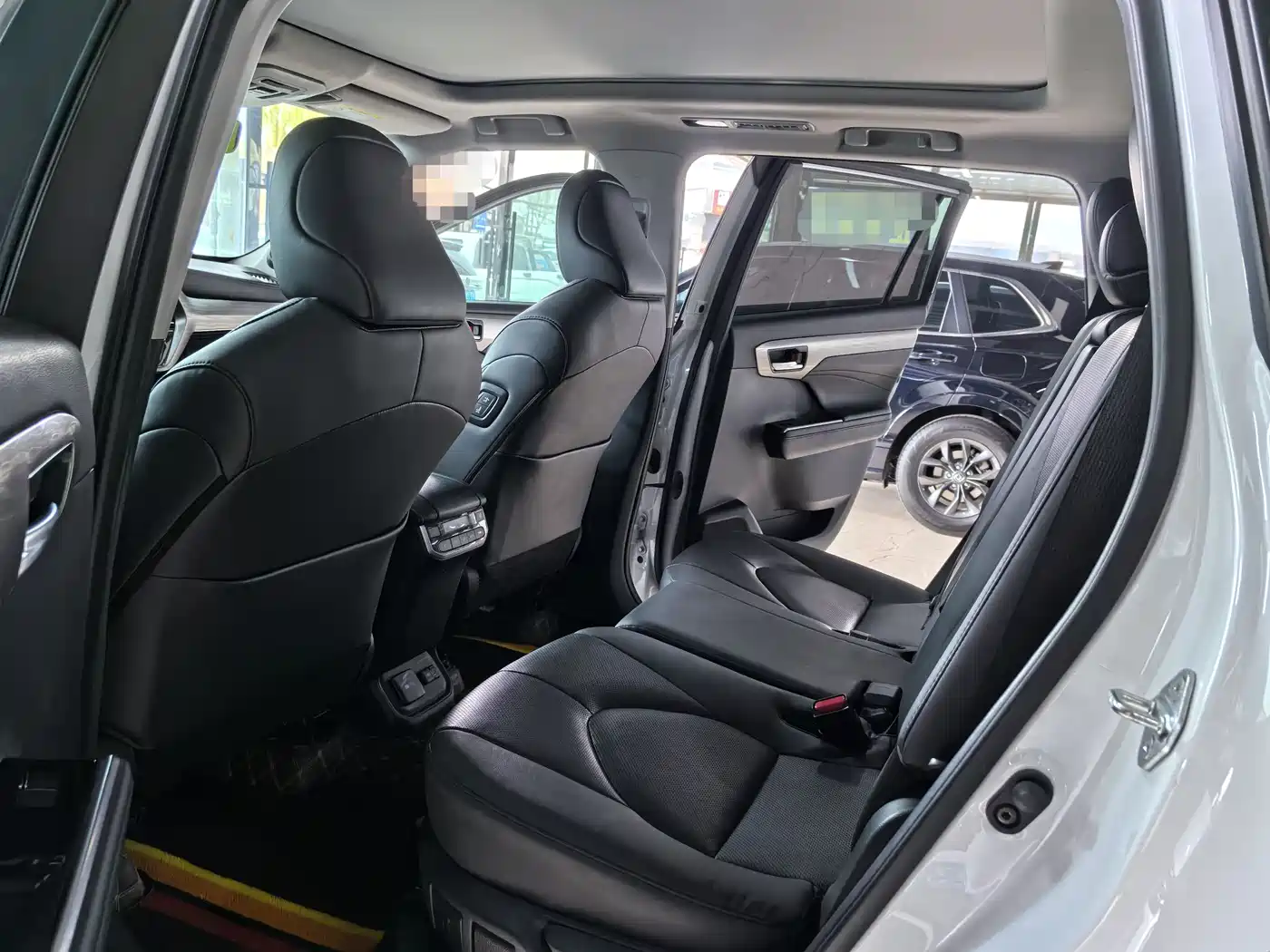 Toyota Highlander 2024 2.5L Smart Hybrid 4WD Premium 7-seater фото 8