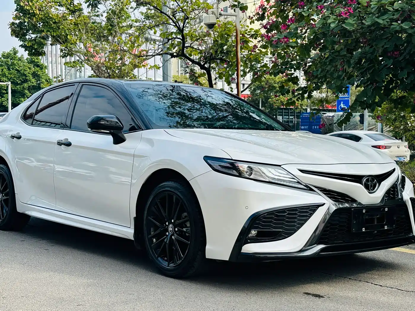 Toyota Camry 2022 2.0S Knight Edition фото 3