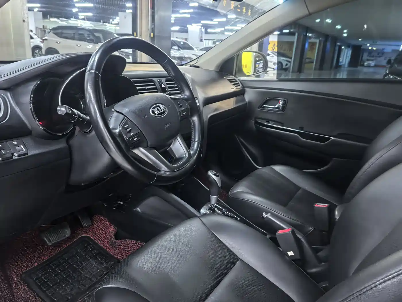Kia K2 2012 Hatchback 1.6L AT Premium фото 8