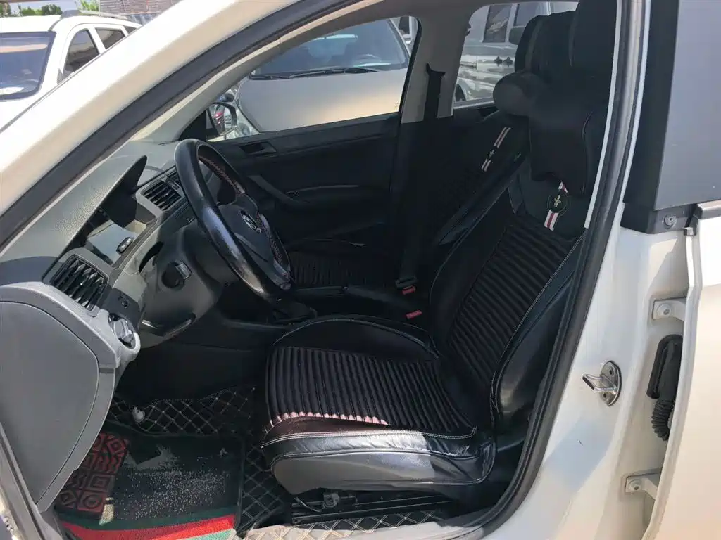 VOLKSWAGEN SANTANA