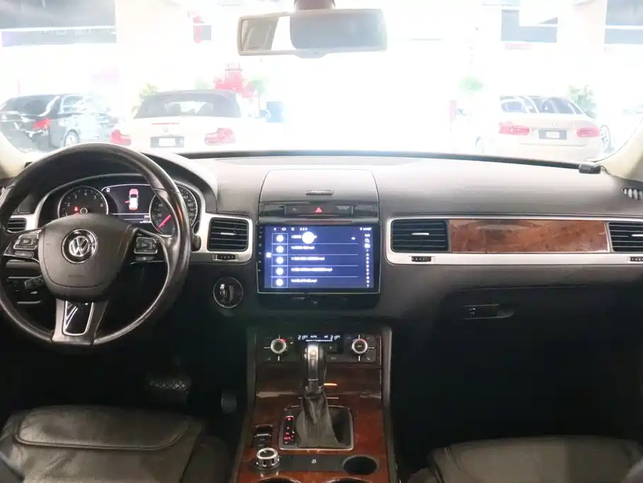 Volkswagen Touareg 2014 2011 3.0TSI Standard