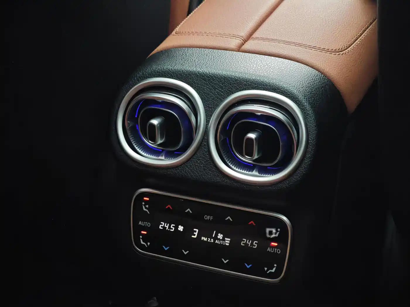 Mercedes-Benz GLC 2023 GLC 260 L 4MATIC Luxury 5-Seater фото 9