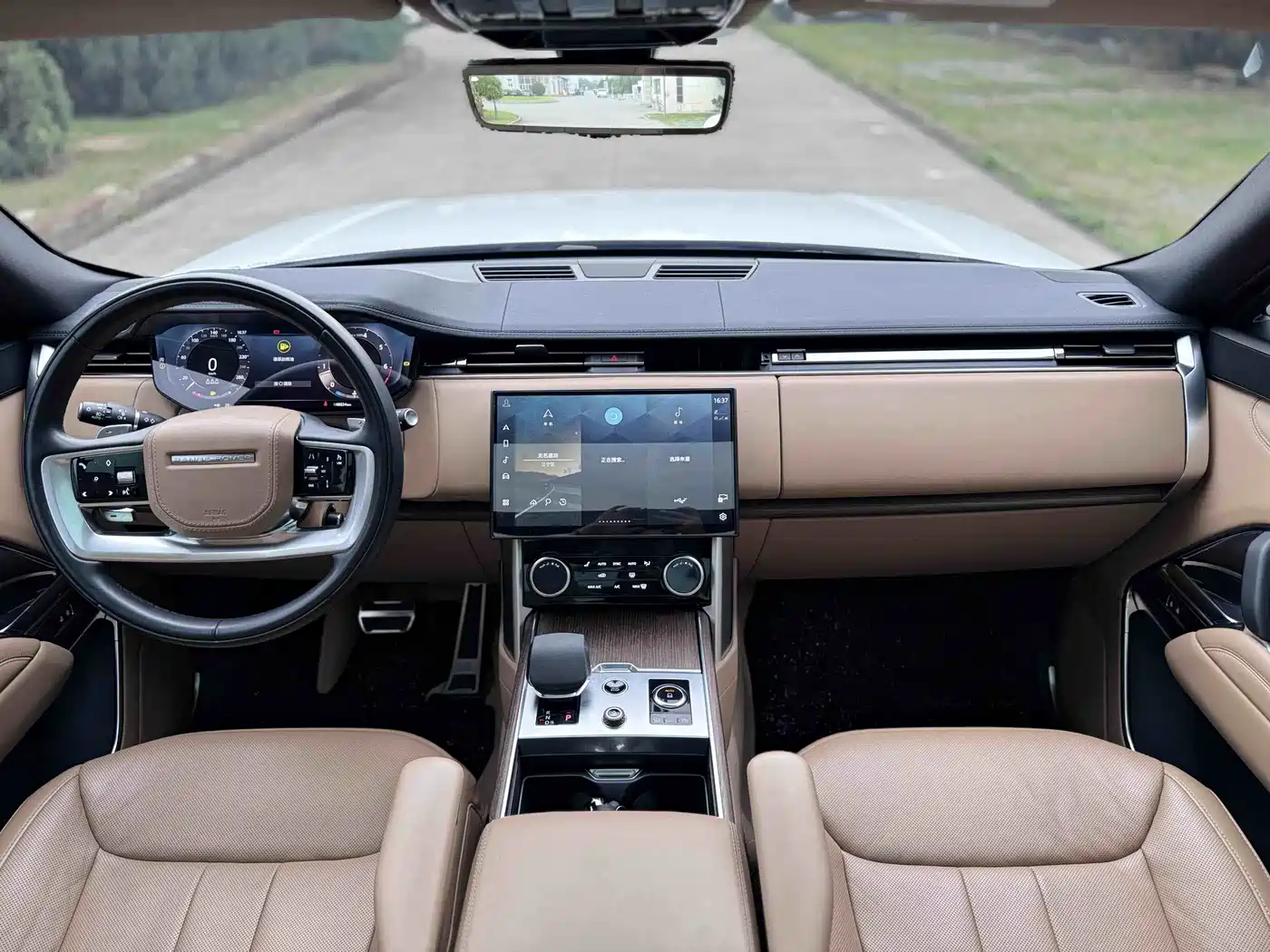 Land Rover Range Rover 2023 3.0 L6 360PS Golden Age Edition фото 9