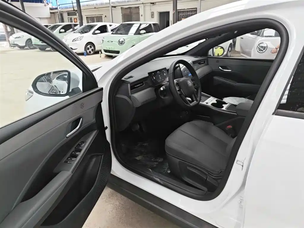 BYD Qin PLUS 2026 DM-i Smart Edition 128KM Progressive фото 16