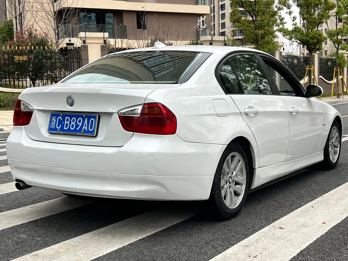 BMW 3 Series 2007 320i Luxury фото 5