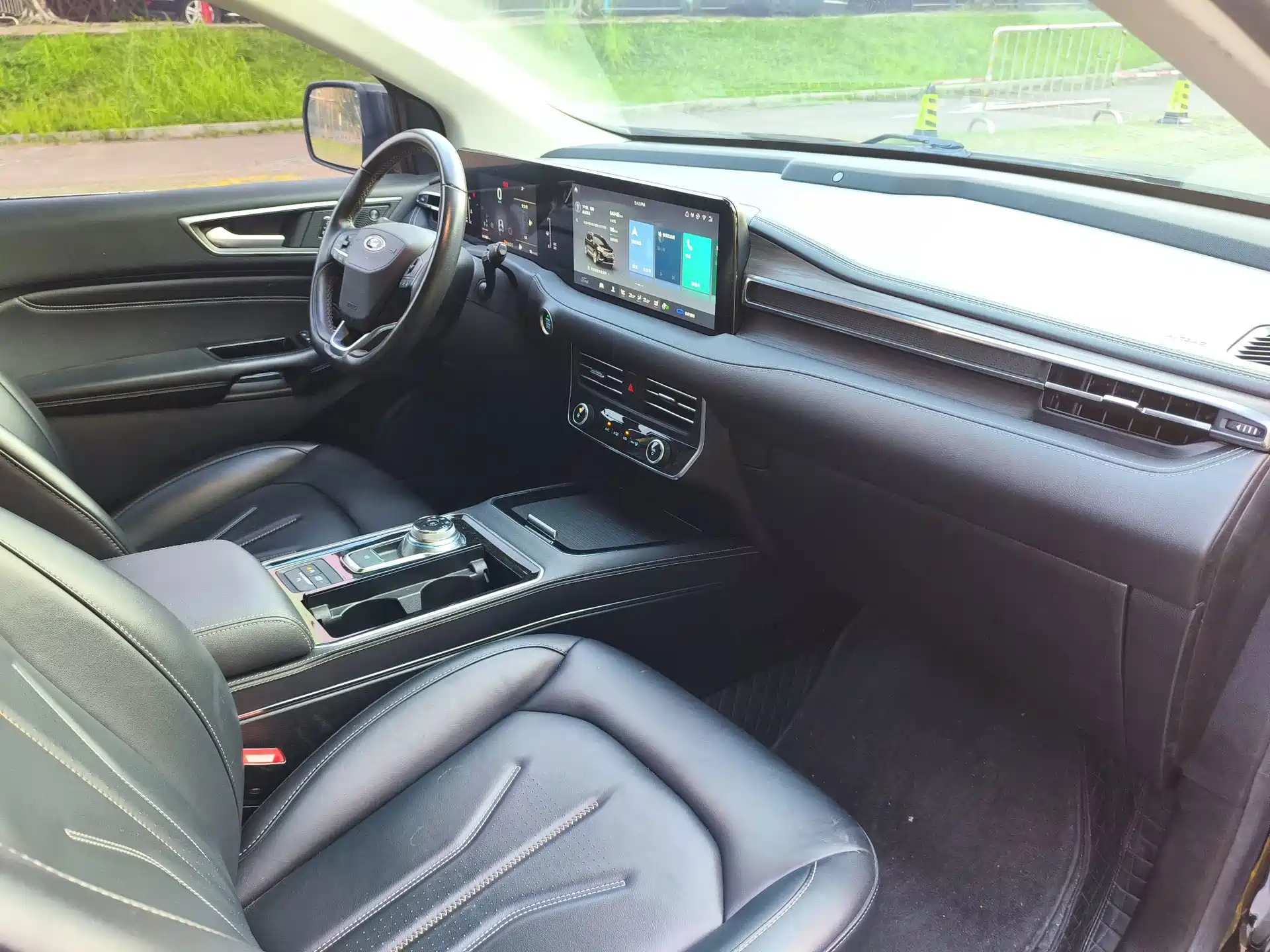 Фото 16 - Ford Edge