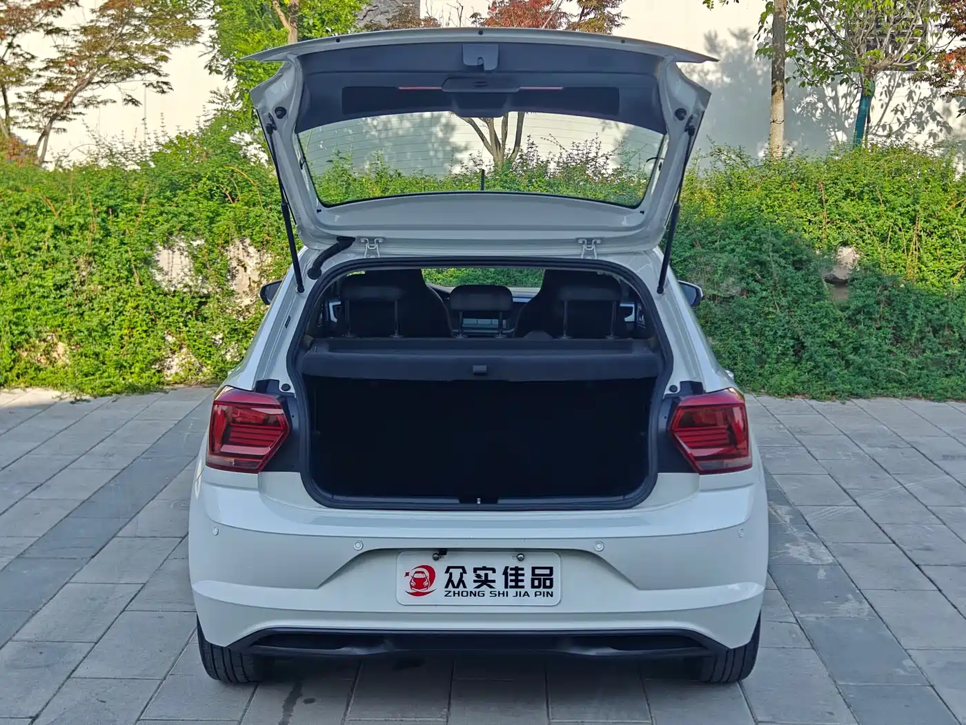 Volkswagen Polo 2019 Plus 1.5L Automatic Panorama Enjoyment Edition фото 27