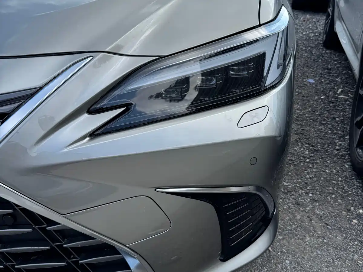 Lexus ES 2025 200 Ultimate Edition фото 19