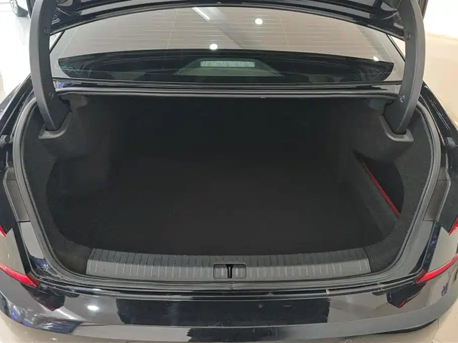 Volkswagen Passat 2023 Facelift 330TSI Starlight Elite Edition фото 4