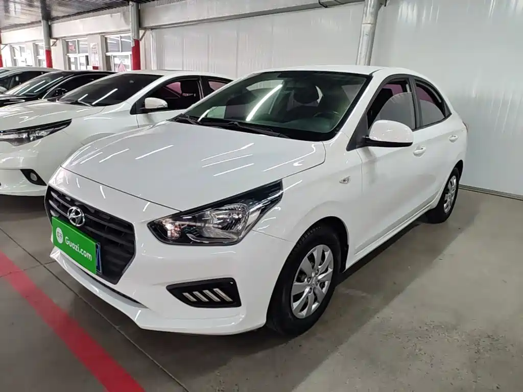 Фото 1 - Hyundai Verna