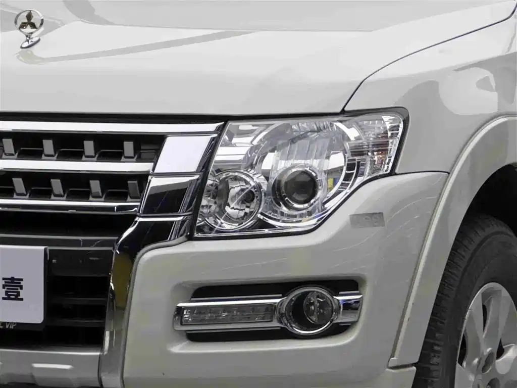 Mitsubishi Pajero (Import) 2020 3.0L Automatic Standard Edition фото 3