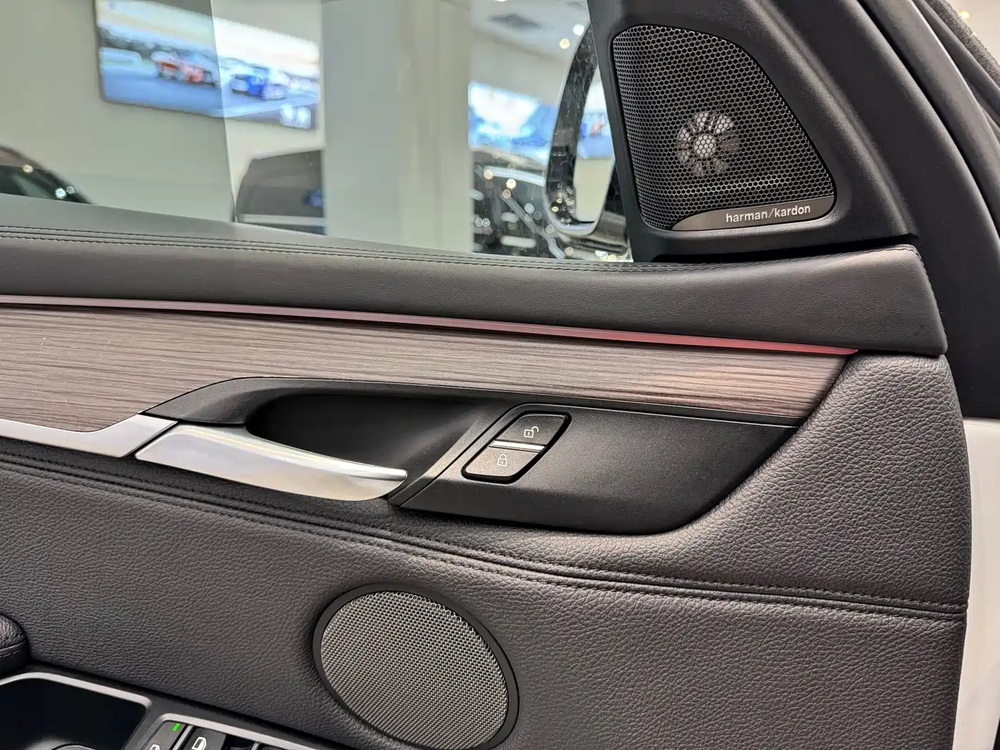 BMW X6 2015 xDrive50i M Sport фото 14