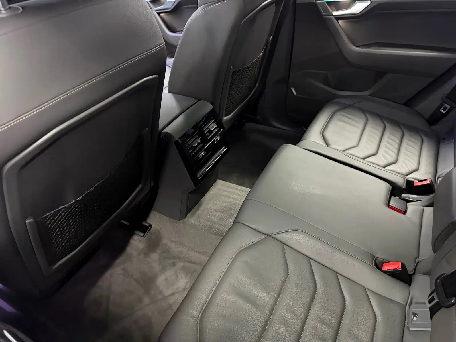 Фото 4 - Volkswagen Touareg