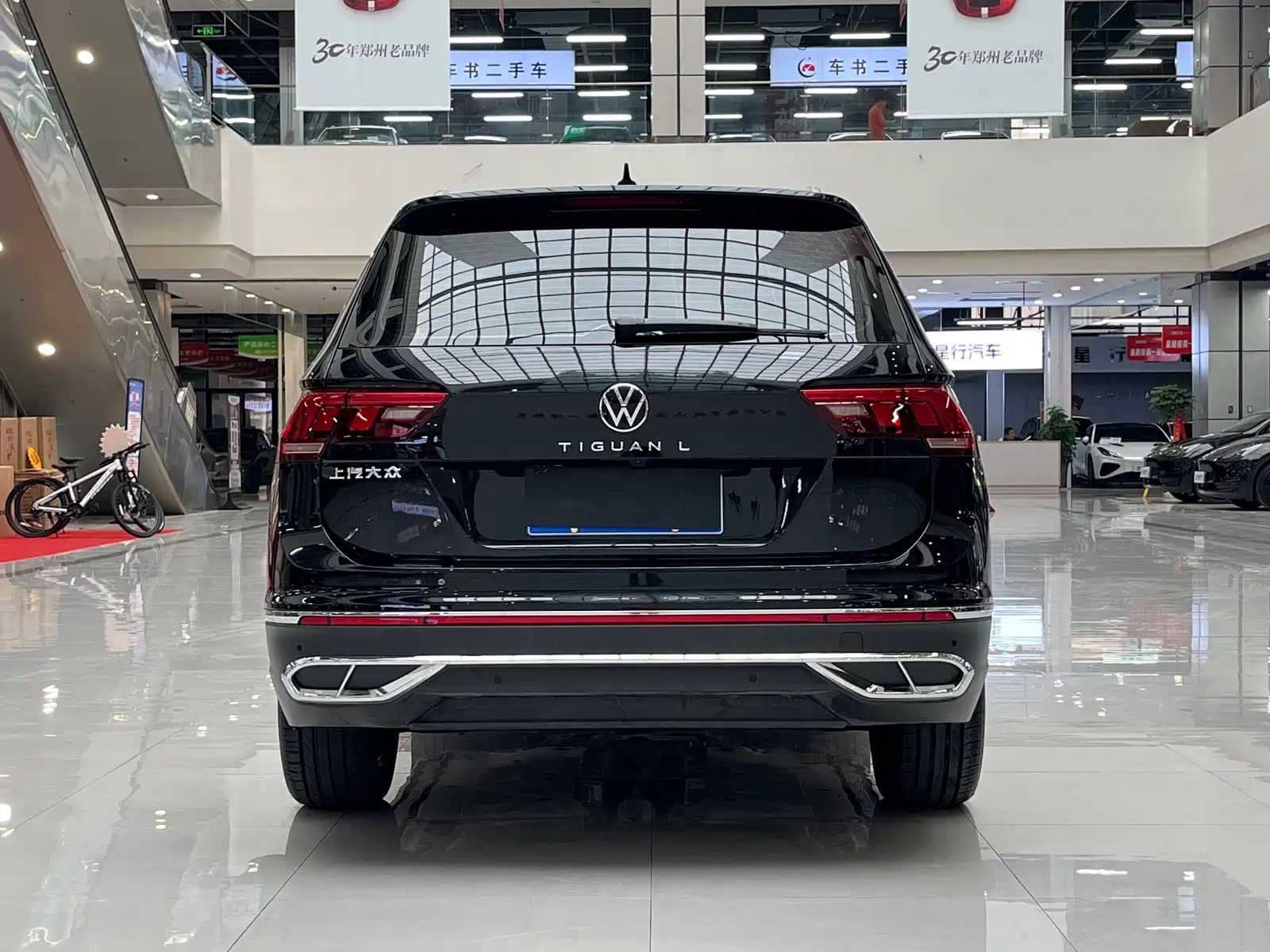Photo 10 - Volkswagen Tiguan L
