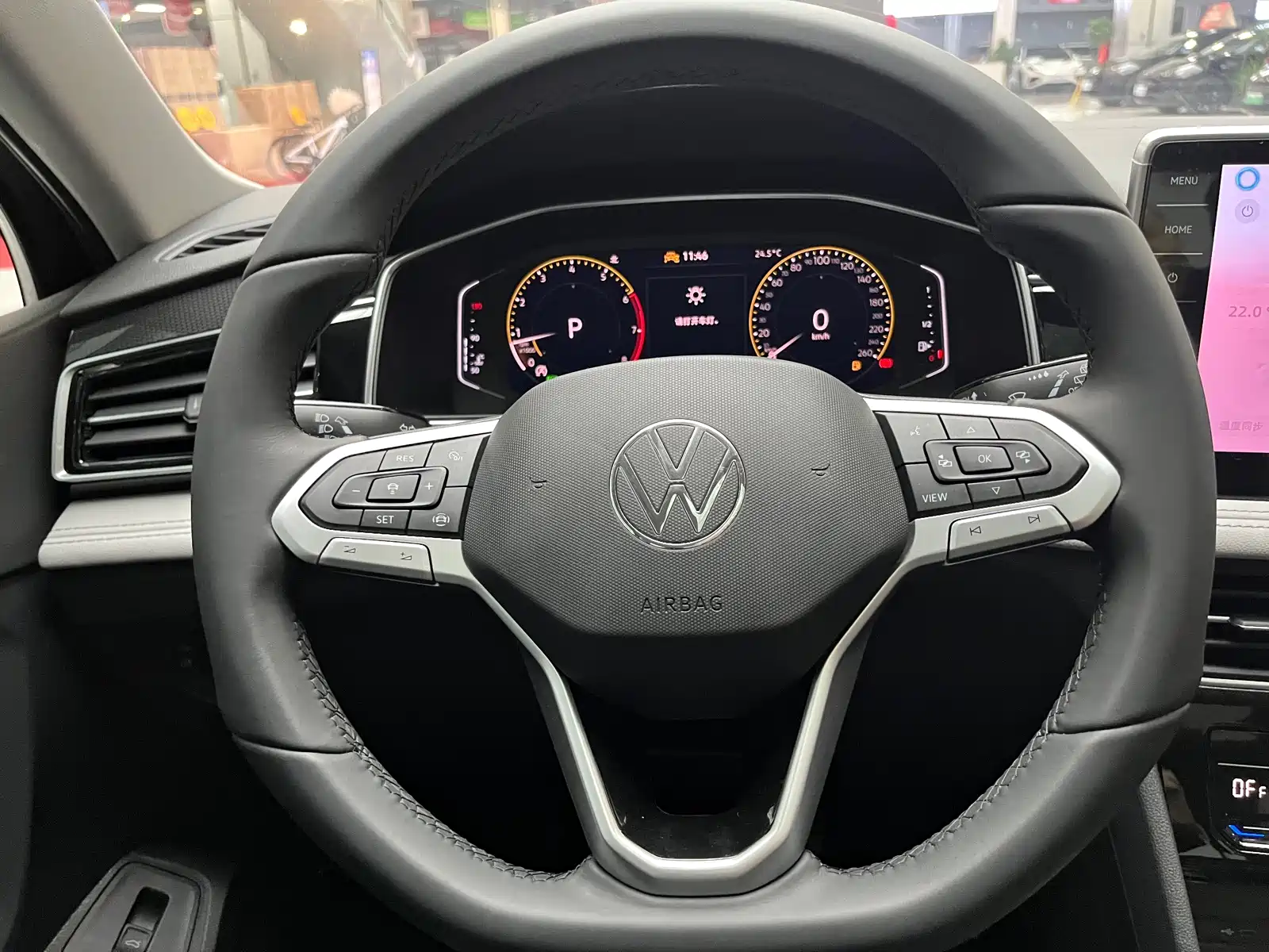 Photo 8 - Volkswagen Tiguan L