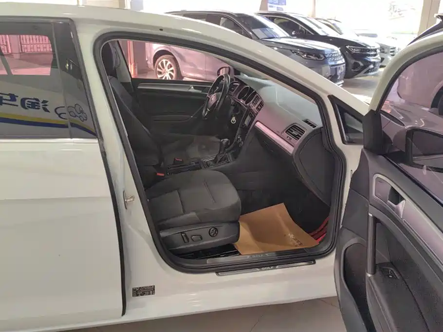 Volkswagen Golf 2020 280TSI DSG Comfort фото 8