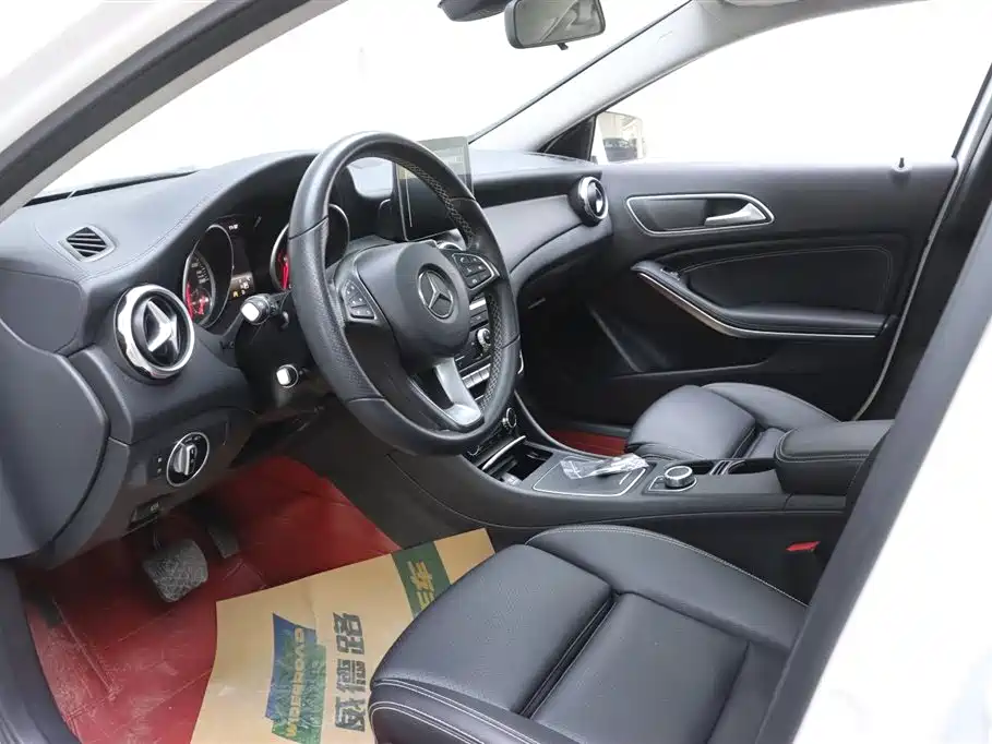 Mercedes-Benz GLA 2017 GLA 220 4MATIC Fashion фото 13
