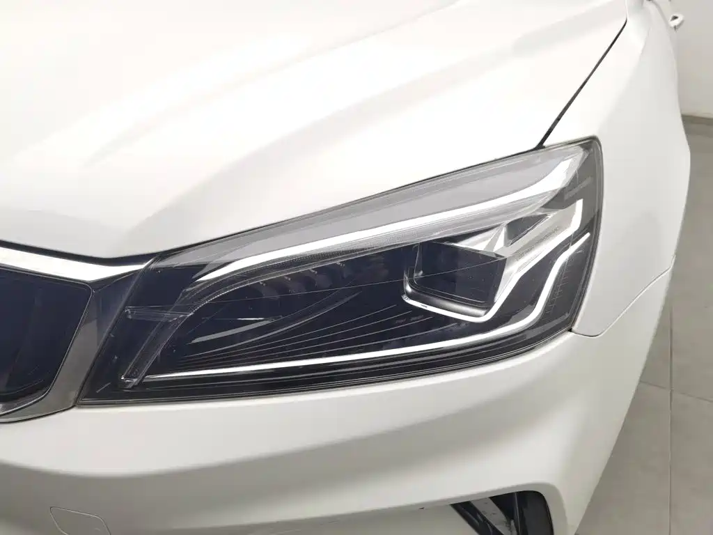 Photo 7 - Geely Emgrand