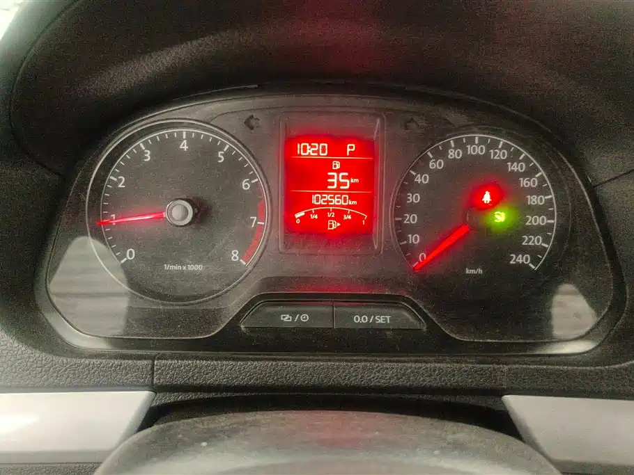 Volkswagen Jetta 2015 1.6L Auto Comfort фото 14