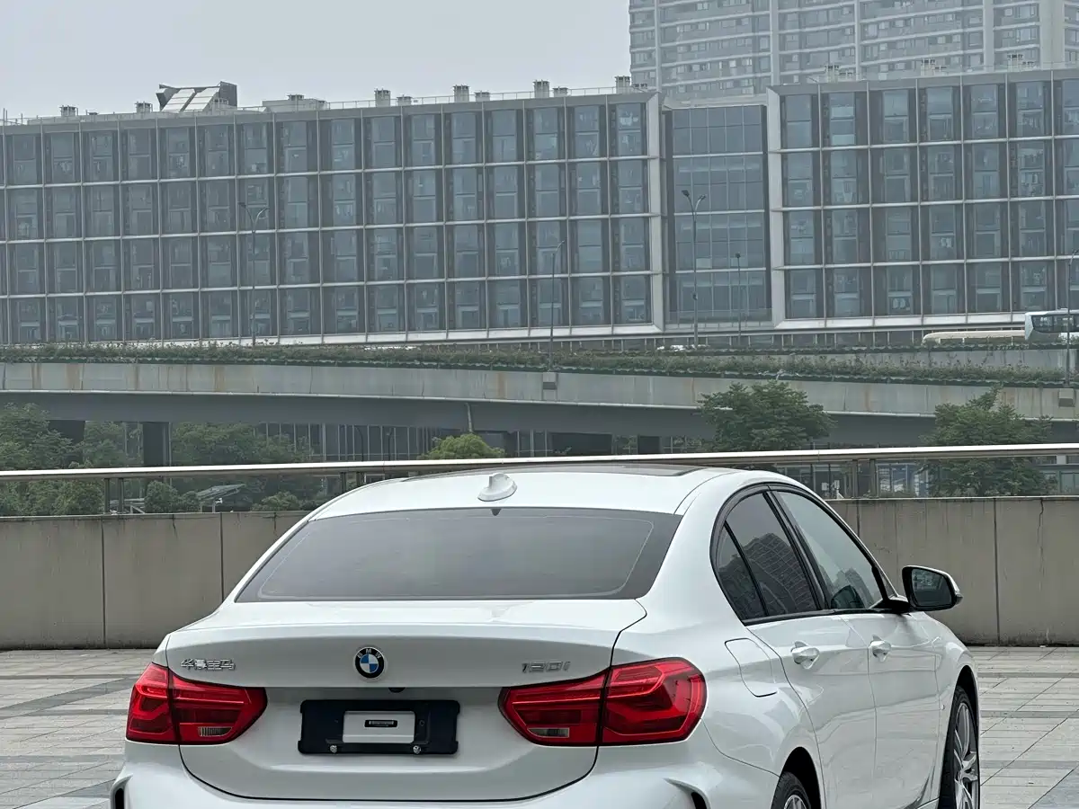 BMW 1 Series 2019 120i Leading M Sport Package фото 5