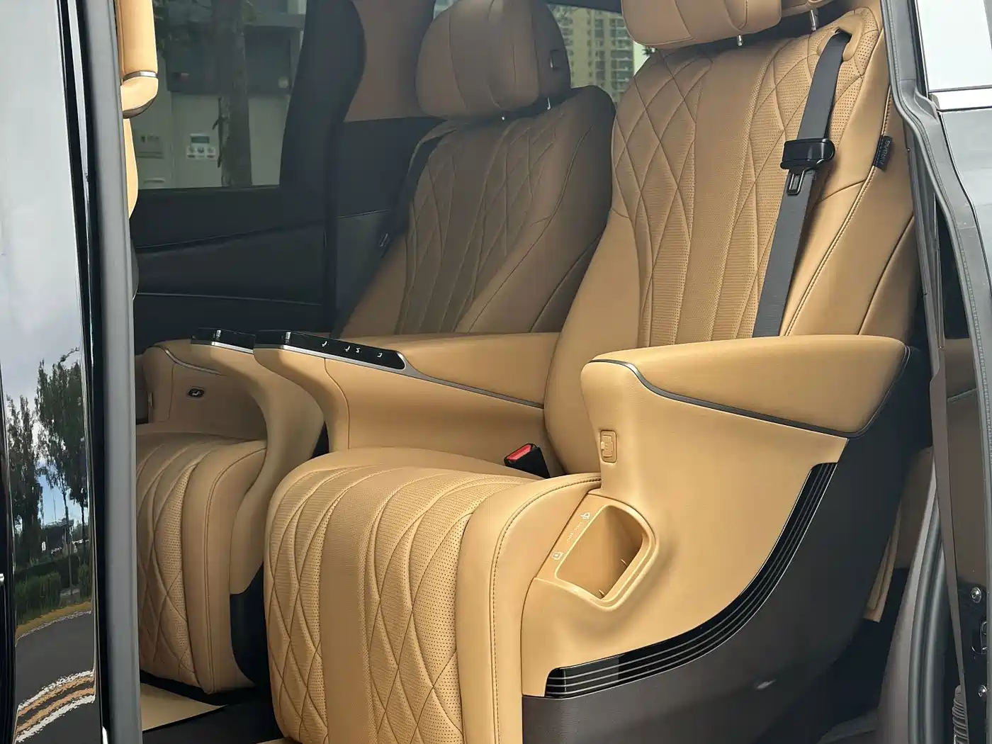 Denza D9 2026 2025 DM-i Smart Drive Edition 1020 AWD Premium